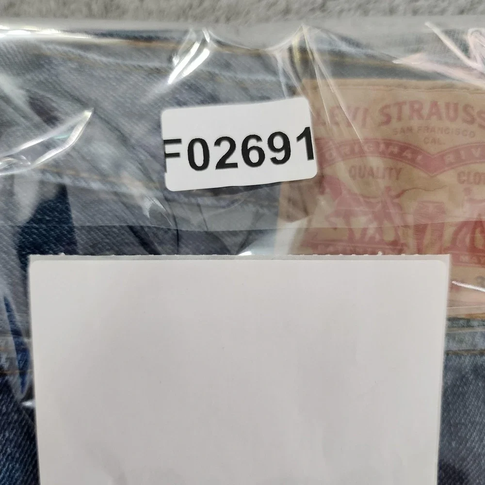 Levi's 501 Jeans Mens 34x30.5* Blue Medium Wash Button Fly Straight Leg Denim